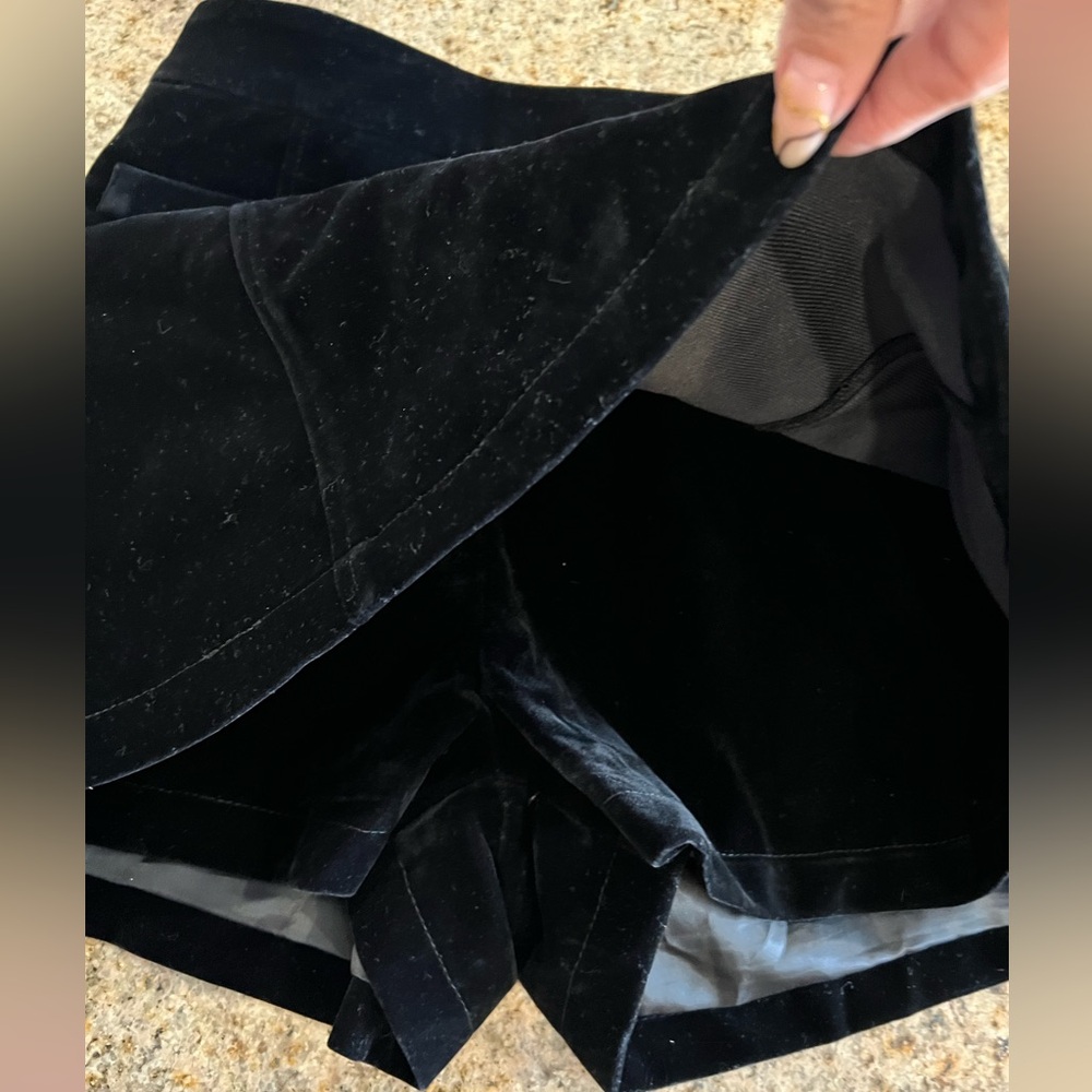 CoMMENSE Pleated Ruffle-Cuff Velvet Skirt Set
COLOR - Black Size Small NWT - Picture 16 of 16